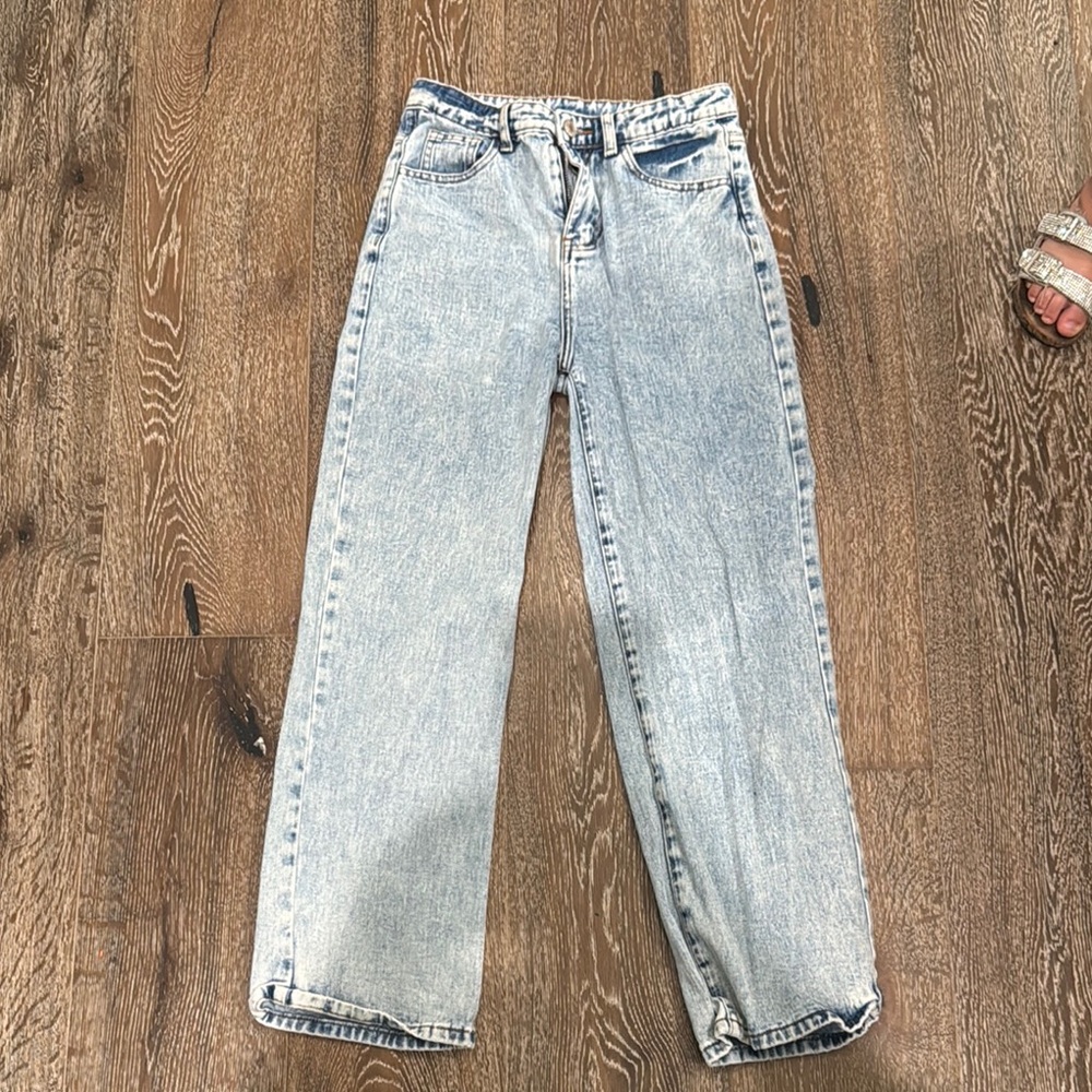 SHEIN Blue Straight Leg Jeans with Vintage Appeal